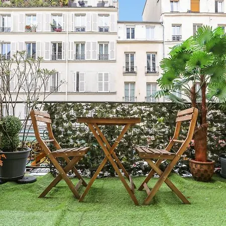 253 Martinez - Superbe A * Paris